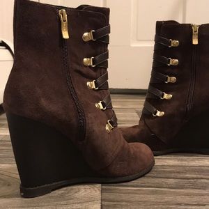 BCBG generation suede wedge boots. 7.5